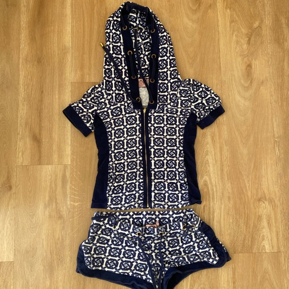 Juicy Couture Two Piece Set - Picture 8 of 9